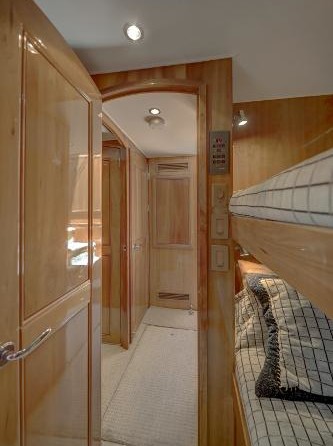 Hatteras 74 Sport Deck Motor Yacht