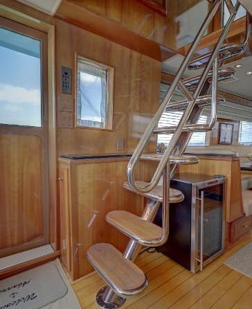 Hatteras 74 Sport Deck Motor Yacht