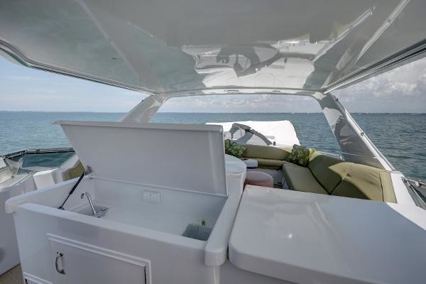 Hatteras 74 Sport Deck Motor Yacht