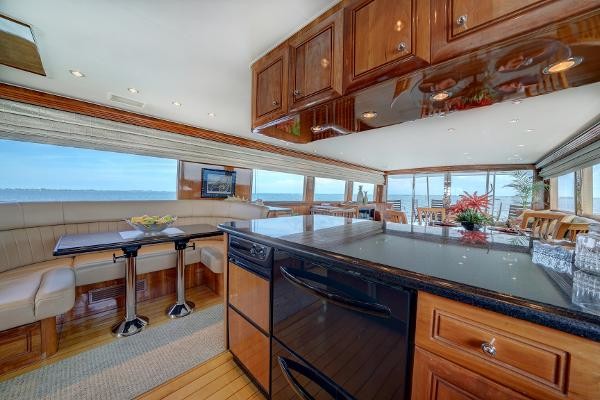 Hatteras 74 Sport Deck Motor Yacht