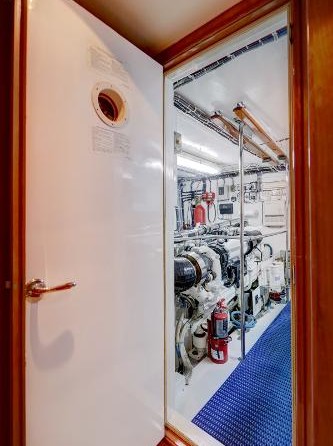 Hatteras 74 Sport Deck Motor Yacht