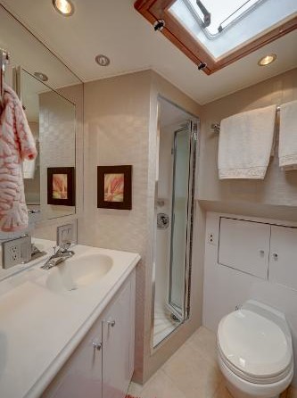 Hatteras 74 Sport Deck Motor Yacht