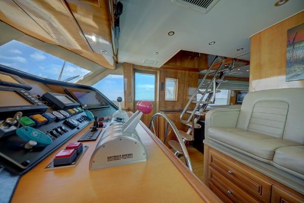 Hatteras 74 Sport Deck Motor Yacht