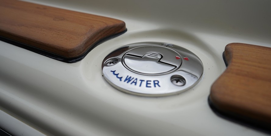 Chris-Craft Launch 27