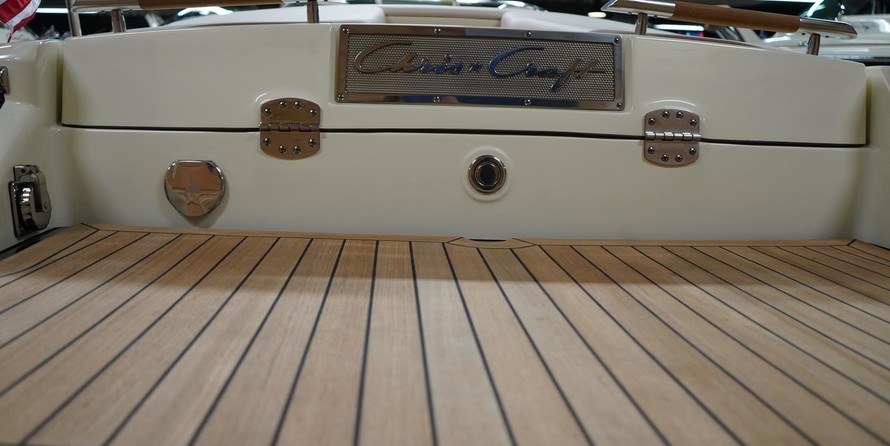 Chris-Craft Launch 27