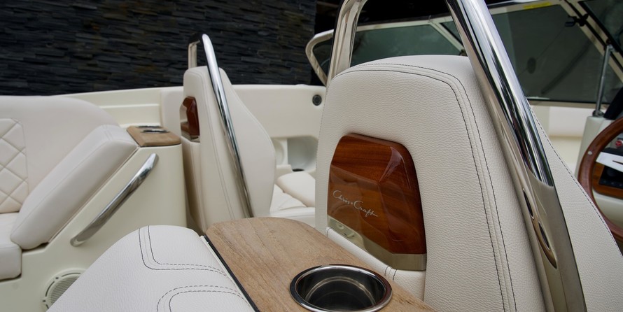 Chris-Craft Launch 27