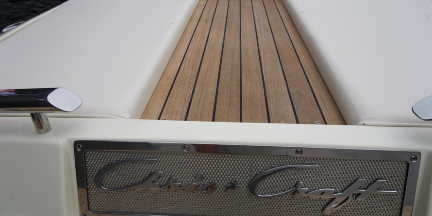 Chris-Craft Launch 27