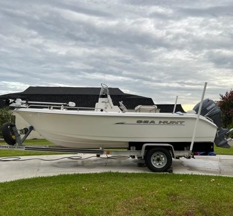 Sea Hunt Triton 186