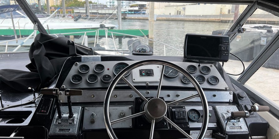 Cruisers yachts 298 villa vee