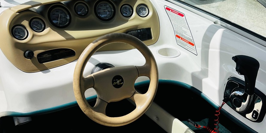 Sea ray 230 signature bowrider