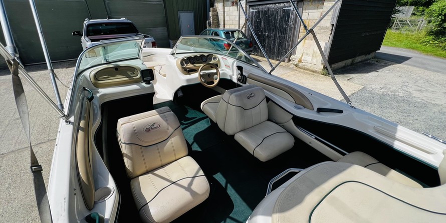 Sea ray 230 signature bowrider