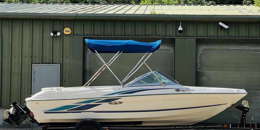 Sea ray 230 signature bowrider