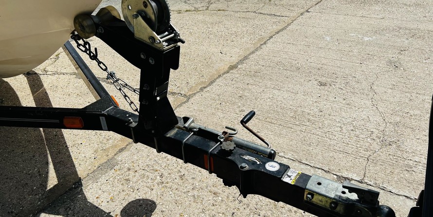 Sea ray 230 signature bowrider