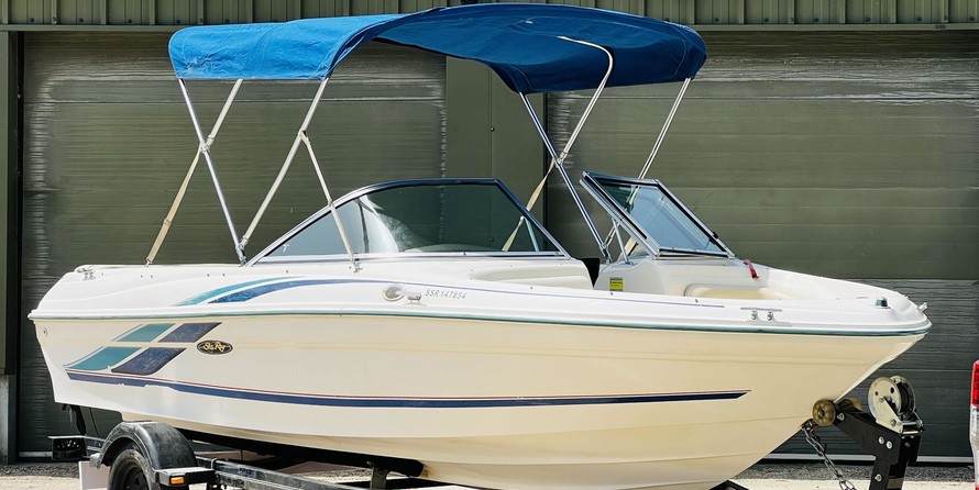 Sea ray 230 signature bowrider