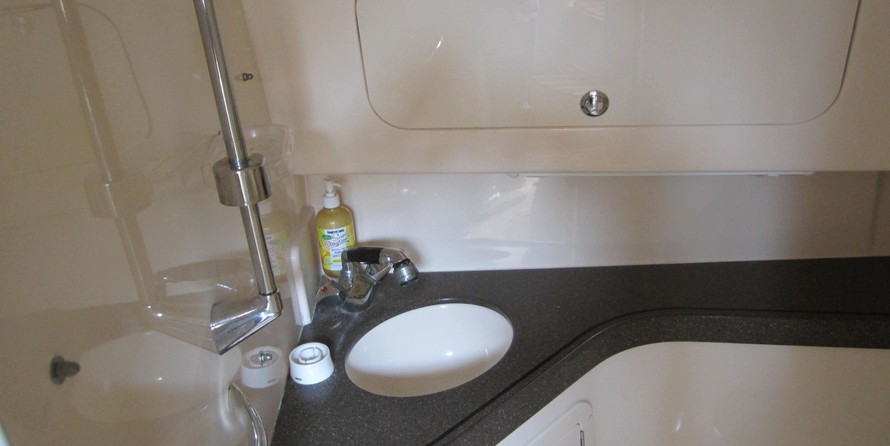 Grady-White Express 330