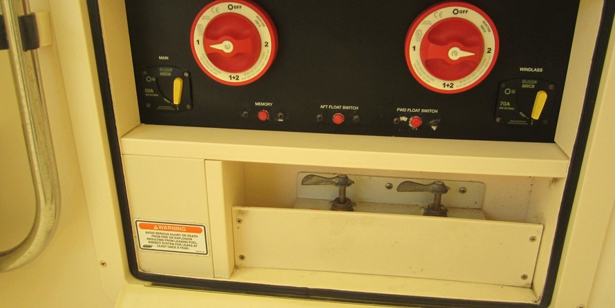 Grady-White Express 330