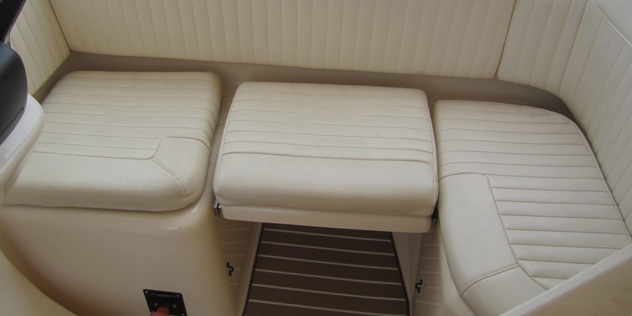 Grady-White Express 330