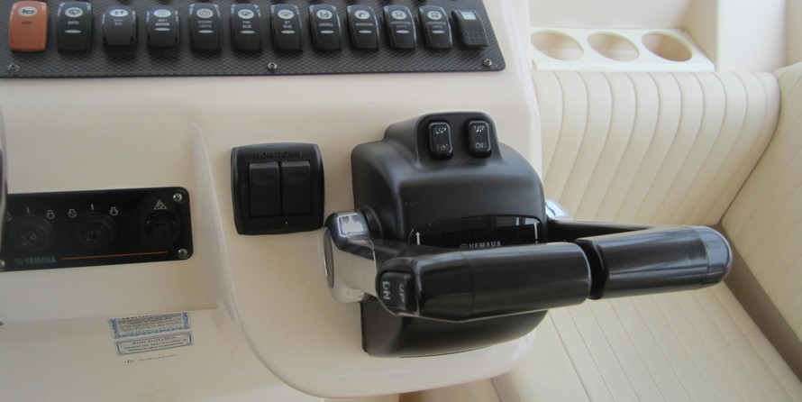 Grady-White Express 330