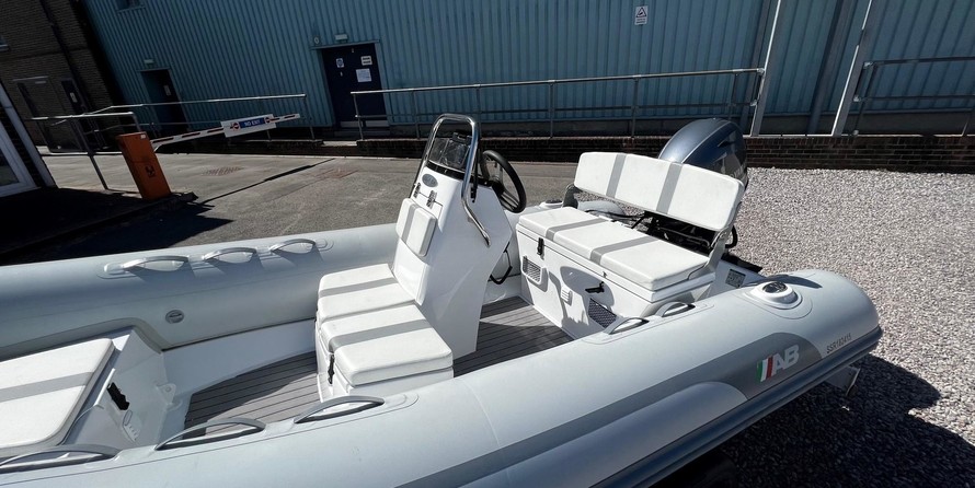 Ab inflatables nautilus 12 dlx rib