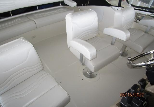 Carver 360 Sport Sedan