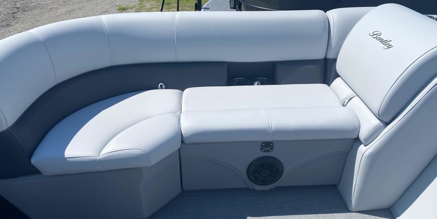 Bentley Pontoons Bentley 220 Navigator