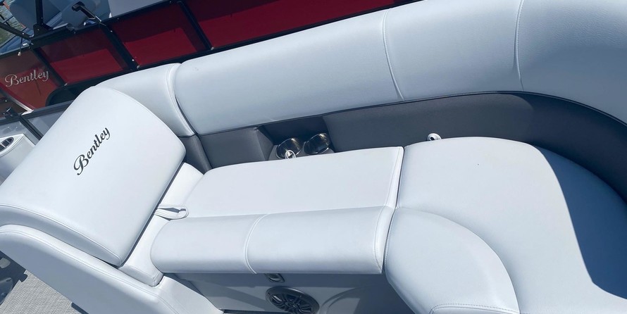 Bentley Pontoons Bentley 220 Navigator