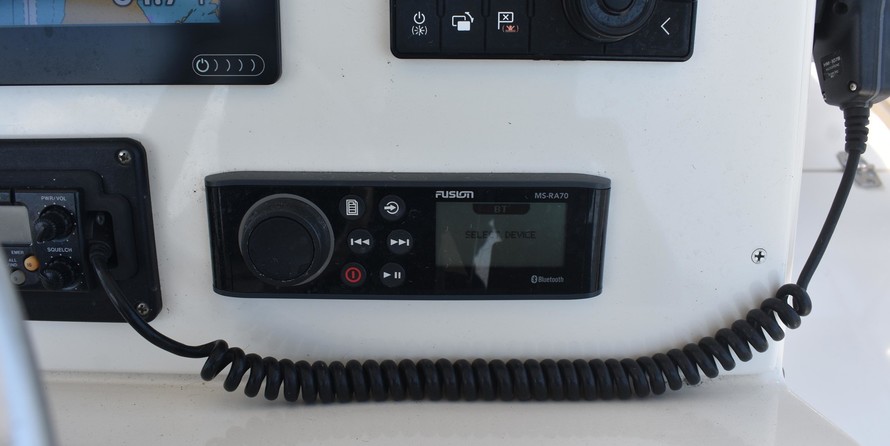 Pursuit 2870 center console