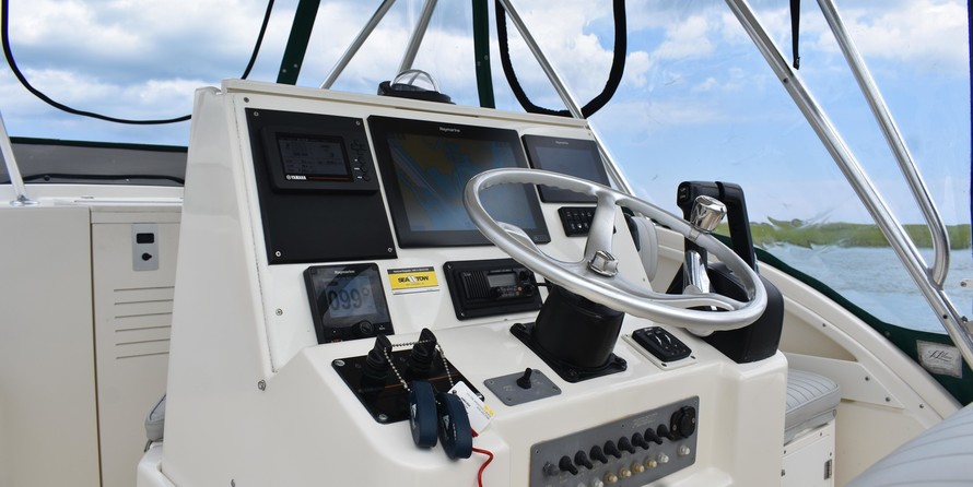 Pursuit 2870 center console