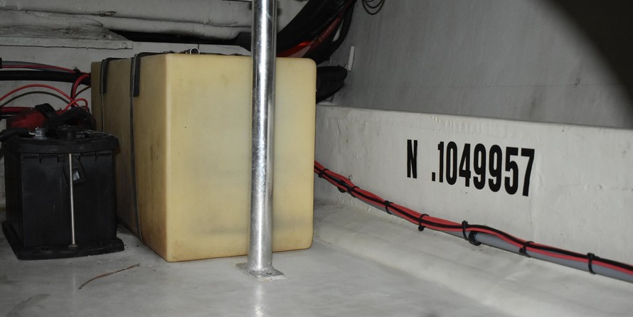 Pursuit 2870 center console