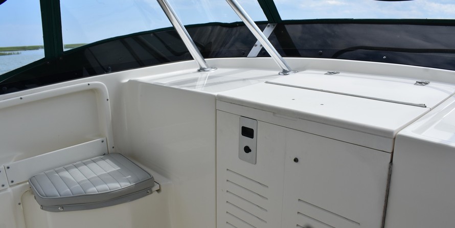 Pursuit 2870 center console