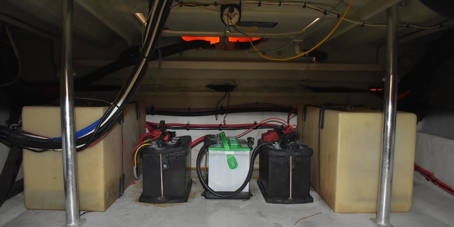 Pursuit 2870 center console