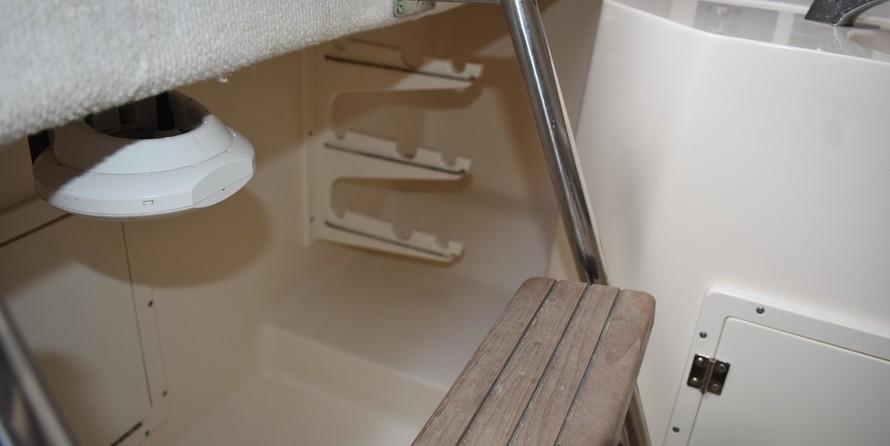 Pursuit 2870 center console