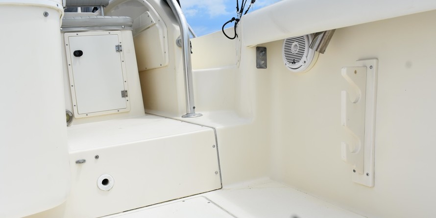 Pursuit 2870 center console