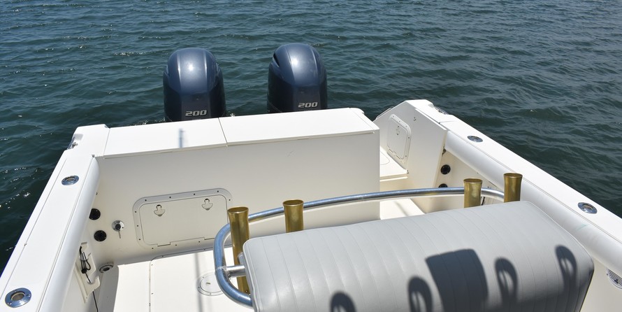 Pursuit 2870 center console