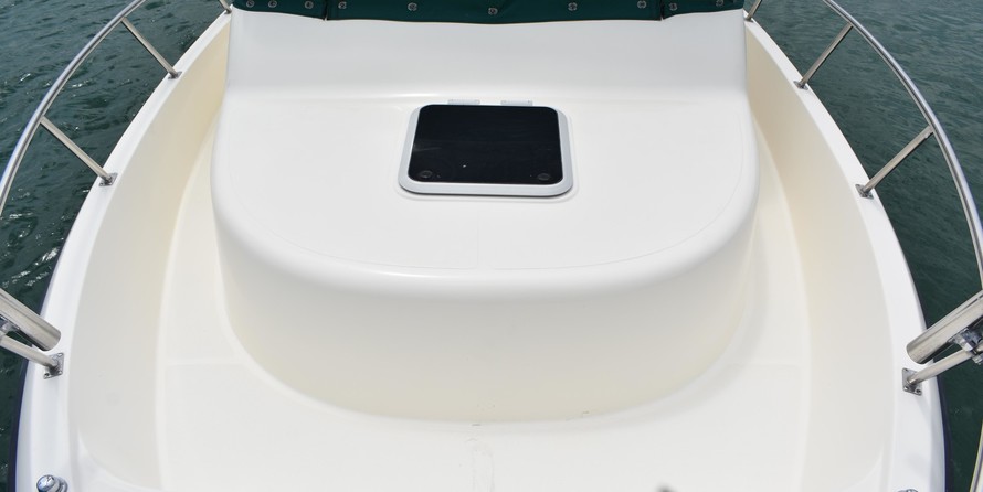 Pursuit 2870 center console