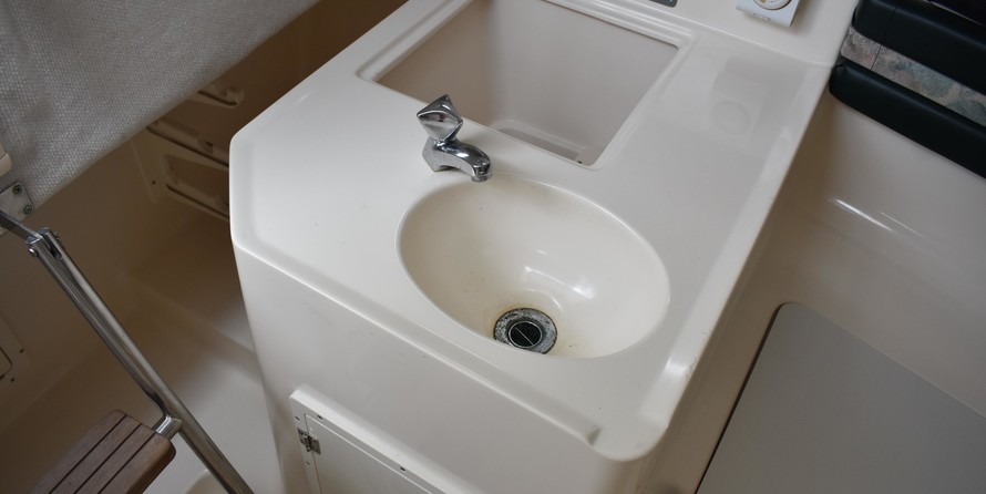 Pursuit 2870 center console