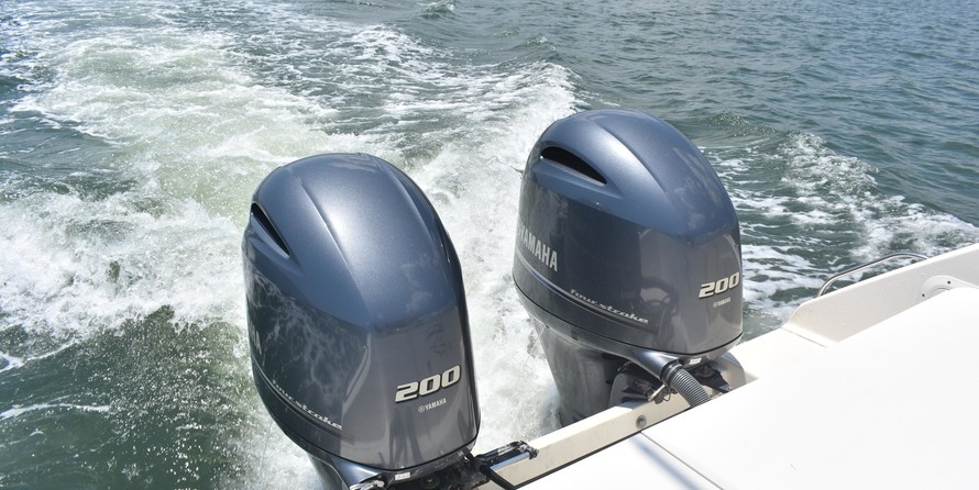 Pursuit 2870 center console