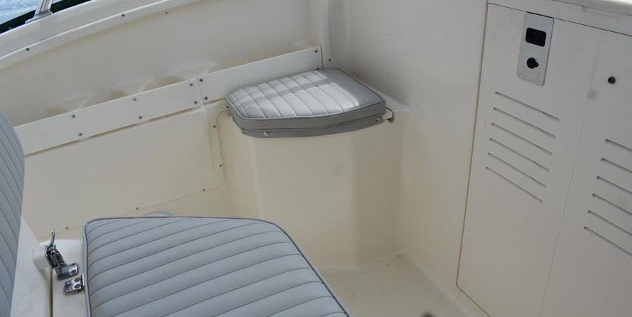 Pursuit 2870 center console