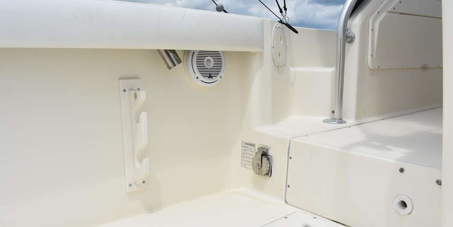 Pursuit 2870 center console