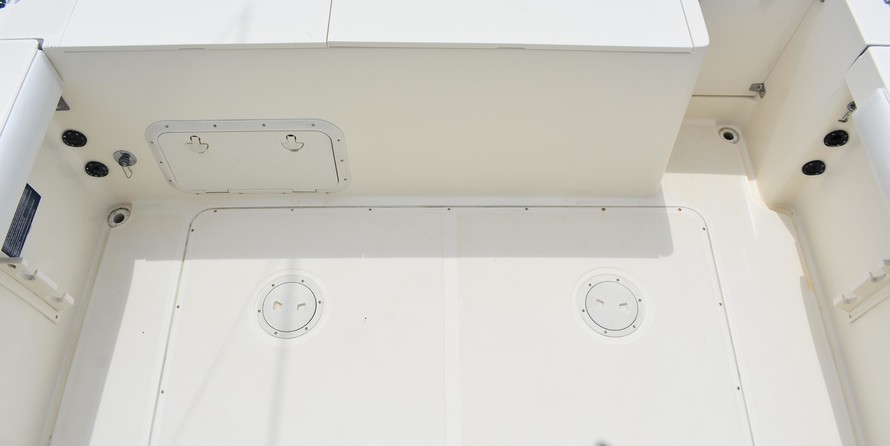 Pursuit 2870 center console