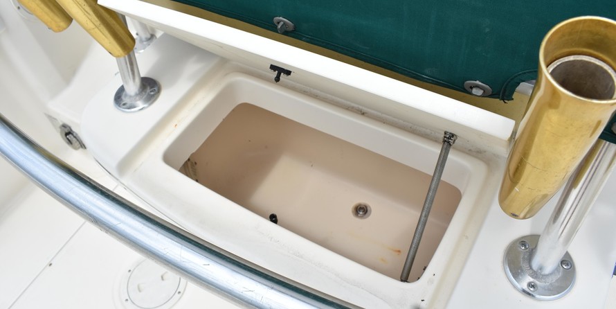 Pursuit 2870 center console