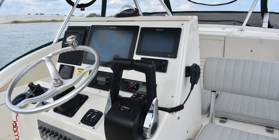Pursuit 2870 center console