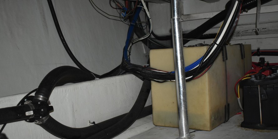 Pursuit 2870 center console