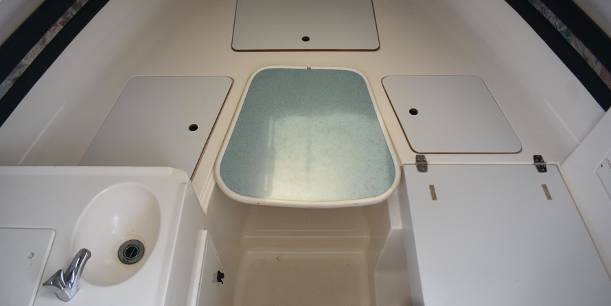 Pursuit 2870 center console