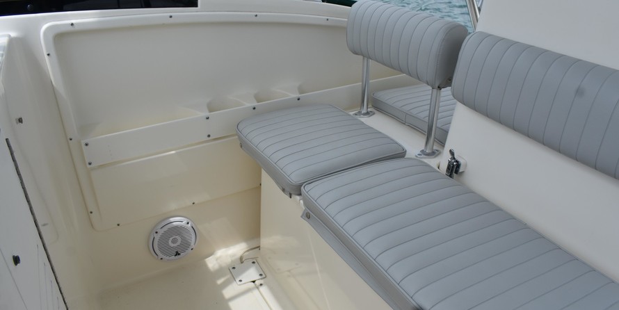 Pursuit 2870 center console