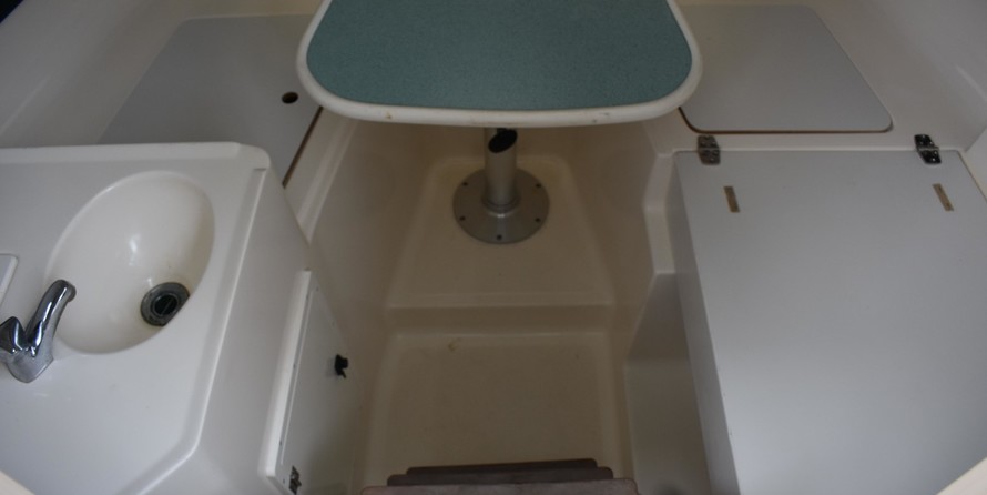 Pursuit 2870 center console