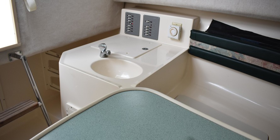 Pursuit 2870 center console