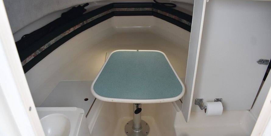 Pursuit 2870 center console