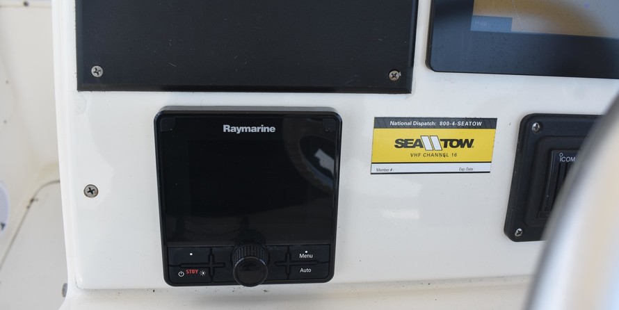 Pursuit 2870 center console