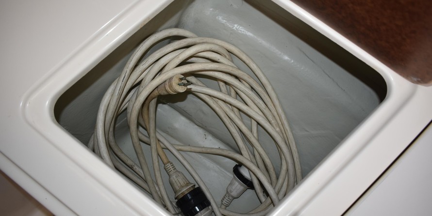 Pursuit 2870 center console